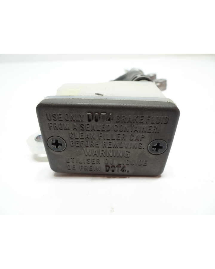 Suzuki GSX-8S, bromscylinder bak