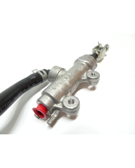 Suzuki GSX-8S, bromscylinder bak