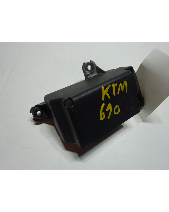 KTM 690 SMC, lock över ABS pump