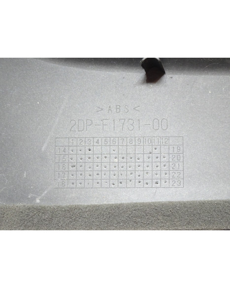 Yamaha Nmax, sidokåpa vänster