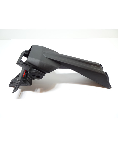 Suzuki GSX-8S, stänkskärm