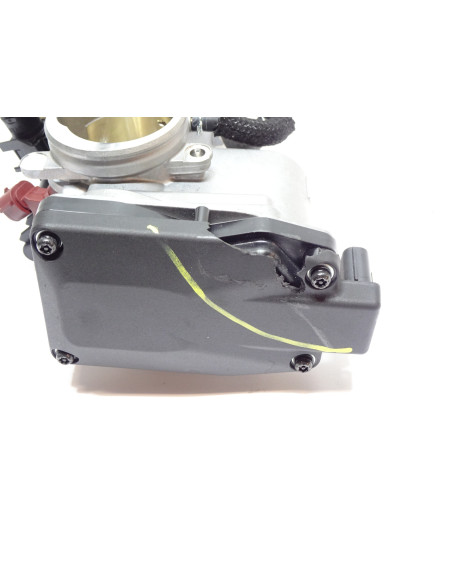 Suzuki GSX-8S, gasspjäll/insprut