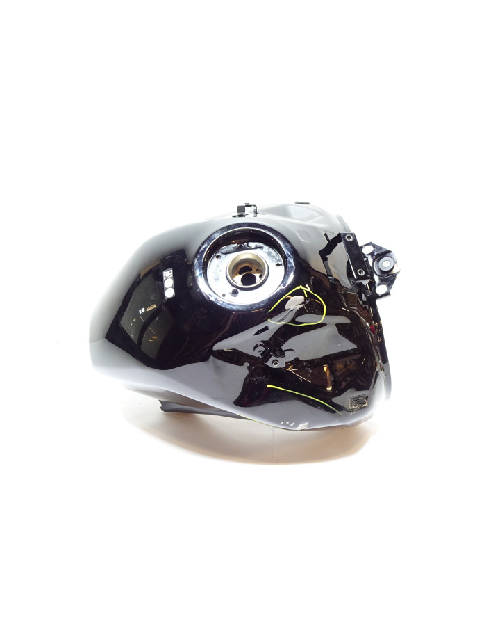 Suzuki GSX-8S, bränsletank