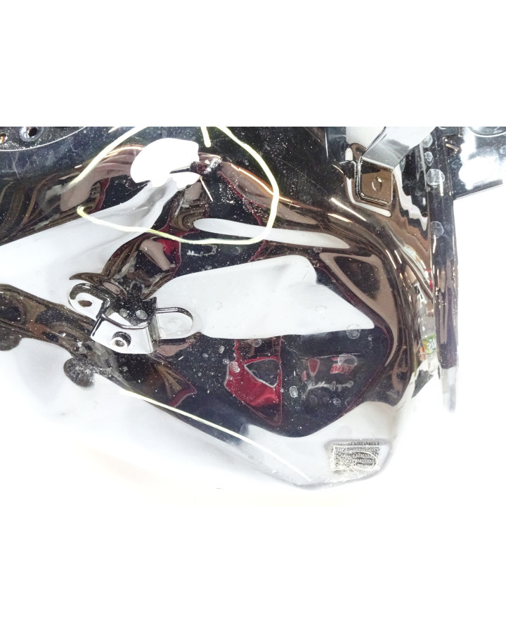 Suzuki GSX-8S, bränsletank