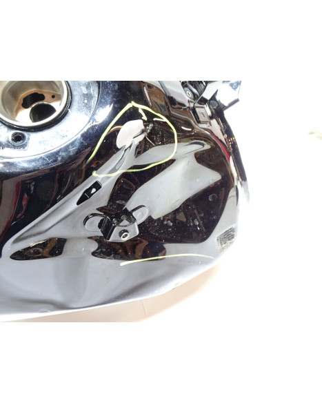 Suzuki GSX-8S, bränsletank