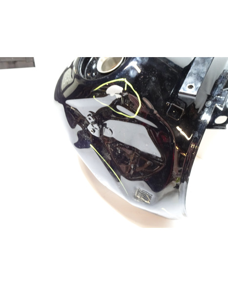 Suzuki GSX-8S, bränsletank