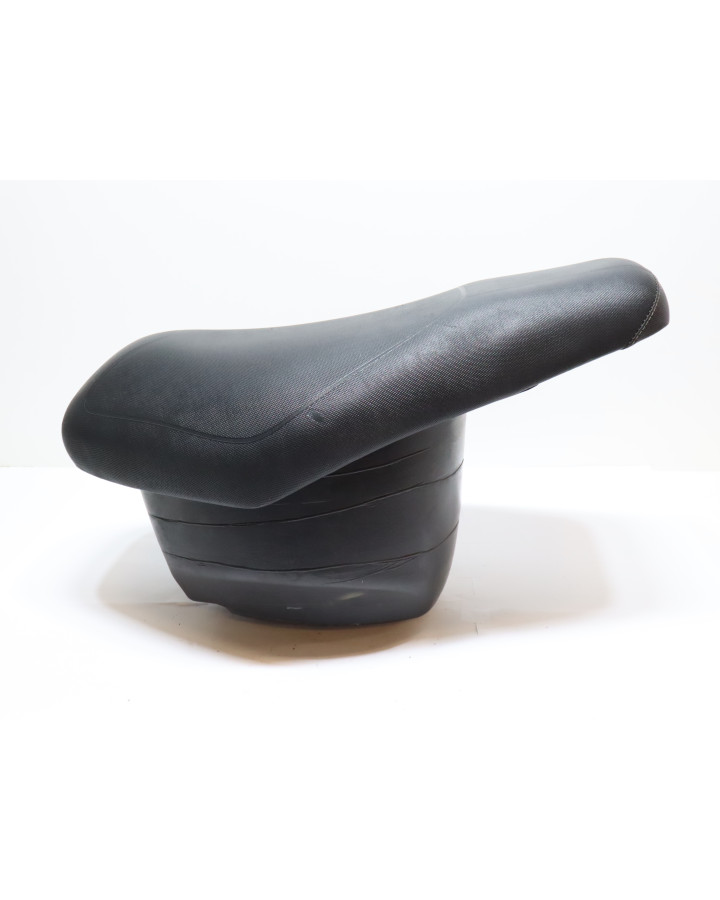 Keeway F-Act, sadel med sadellåda