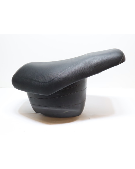 Keeway F-Act, sadel med sadellåda