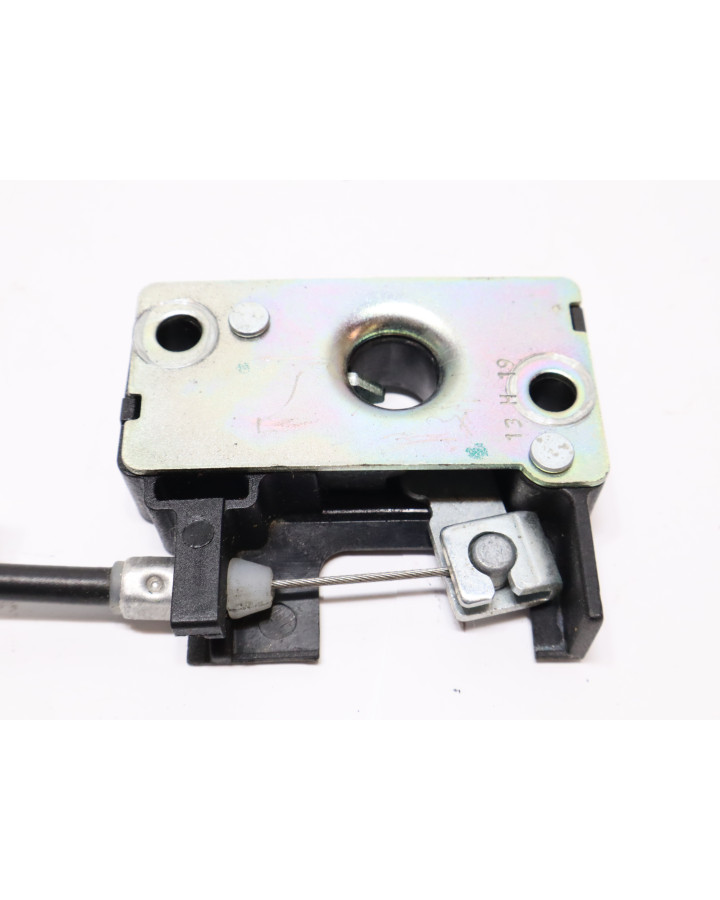 BMW G310R, sadellås med vajer