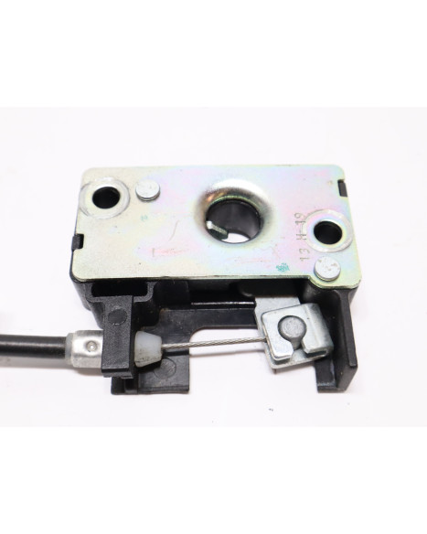 BMW G310R, sadellås med vajer