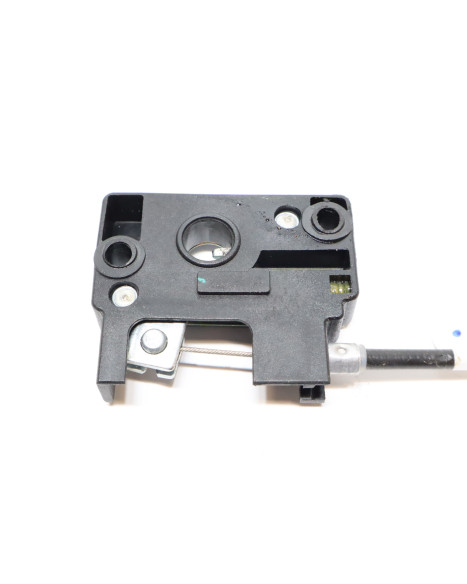 BMW G310R, sadellås med vajer