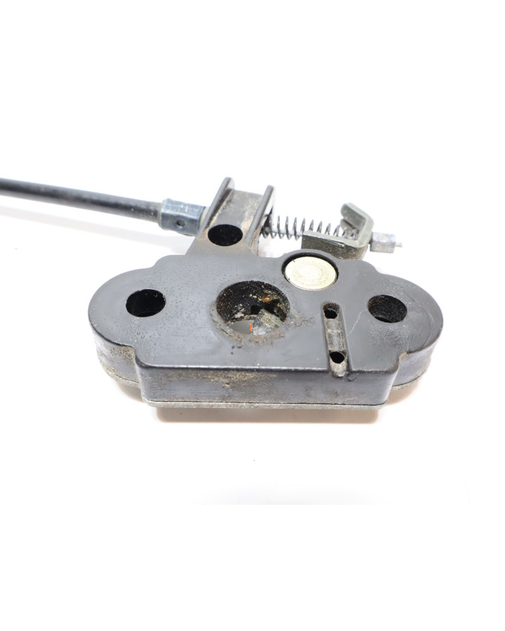 KTM 125 Duke, sadellås med vajer