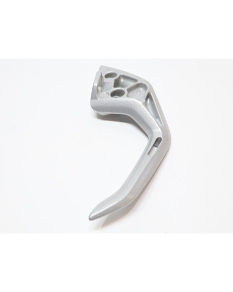 BMW G310R, passagerarhandtag vänster