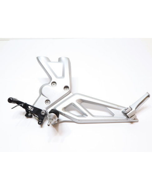 BMW G310R, fotpinne vänster komplett