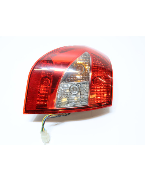 Aixam S8, baklykta vänster 2