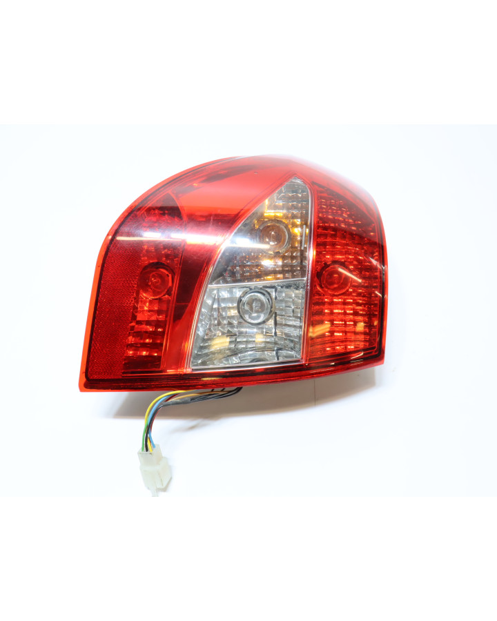 Aixam S8, baklykta vänster