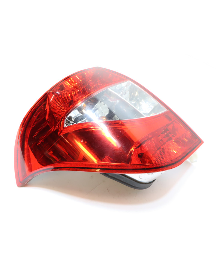 Aixam S8, baklykta vänster