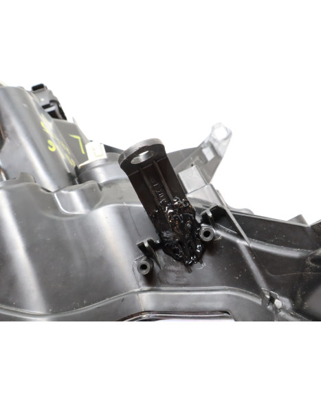 Ligier JS50, framlykta vänster