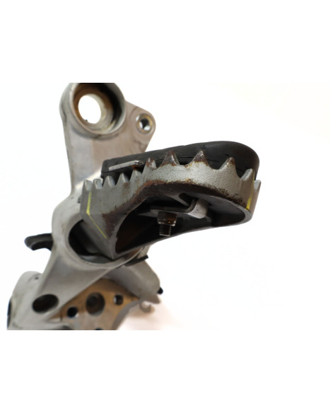 KTM 690 SMC, fotpinne vänster komplett