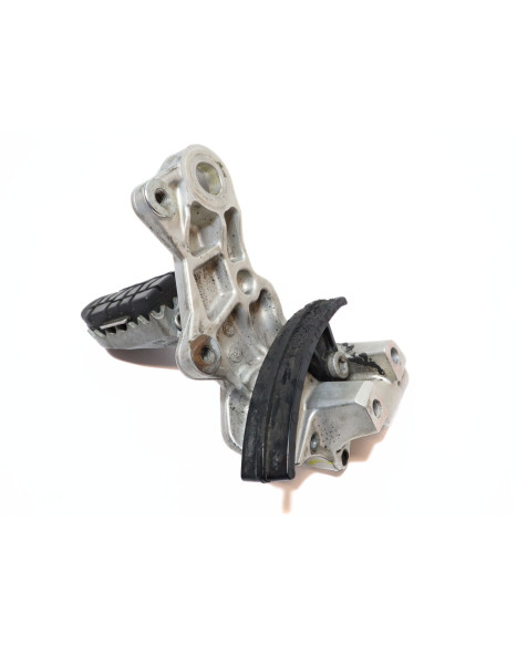 KTM 690 SMC, fotpinne vänster komplett