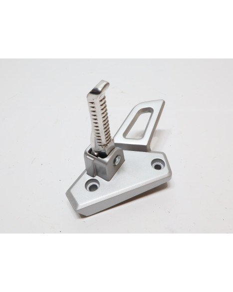 Peugeot Speedfight 3/4, passagerarfotpinne höger komplett