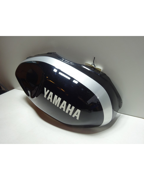 Yamaha XSR900, tankkåpa höger 2