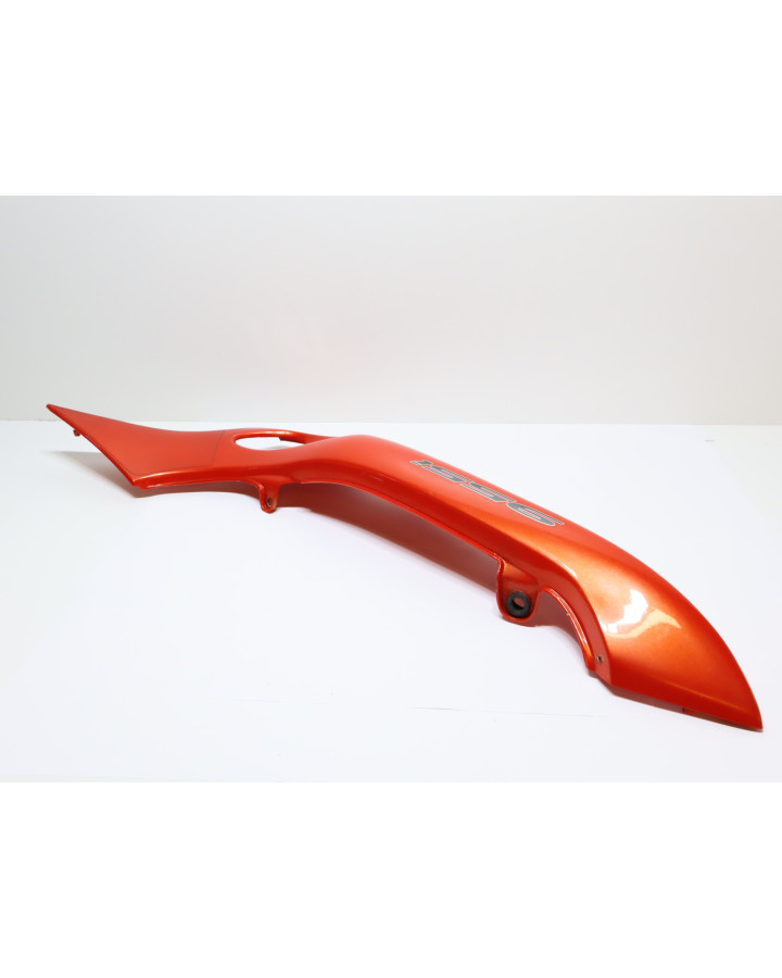 Triumph Sprint ST, bakre sidokåpa höger