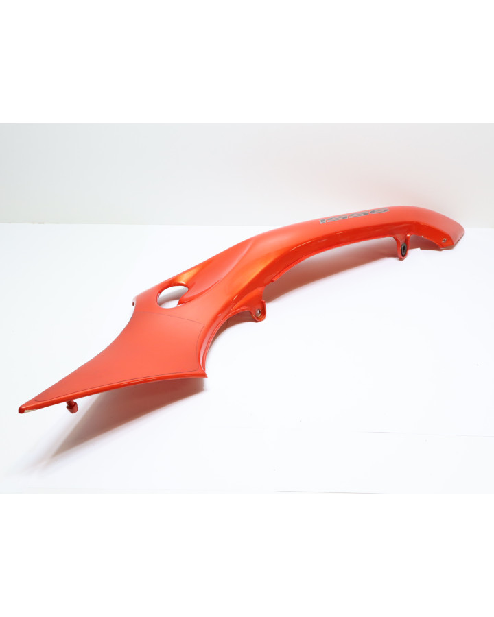 Triumph Sprint ST, bakre sidokåpa höger