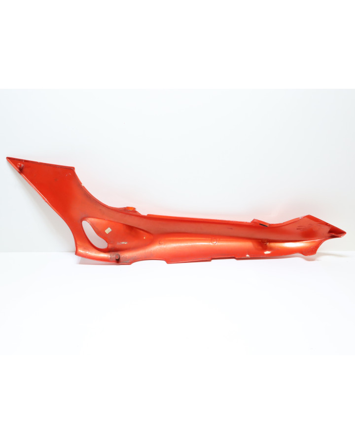 Triumph Sprint ST, bakre sidokåpa höger