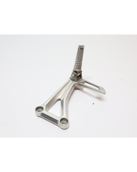 Honda CBR650F, passagerarfotpinne höger komplett