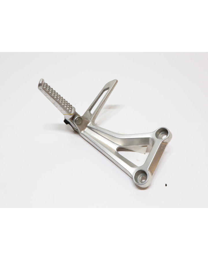 Honda CBR650F, passagerarfotpinne höger komplett