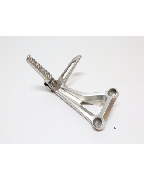 Honda CBR650F, passagerarfotpinne höger komplett