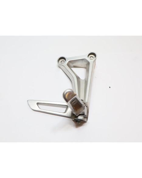 Honda CBR650F, passagerarfotpinne höger komplett