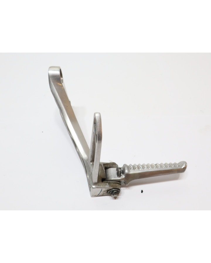 Honda CBR650F, passagerarfotpinne höger komplett