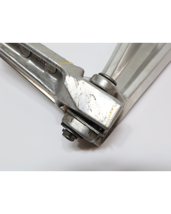 Honda CBR650F, passagerarfotpinne höger komplett