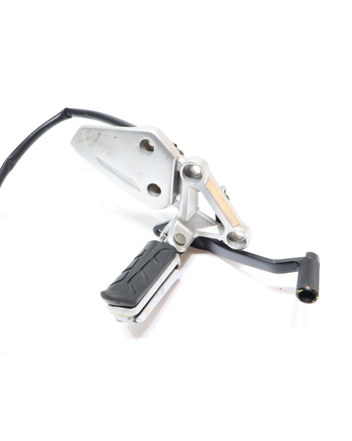 Honda CBR650F, fotpinne höger komplett