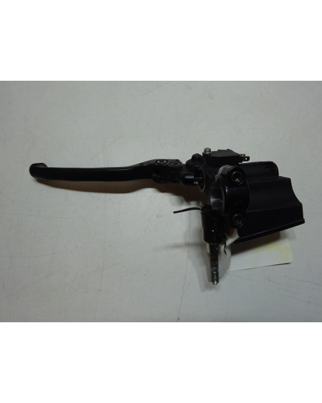 Yamaha XSR900, bromscylinder fram