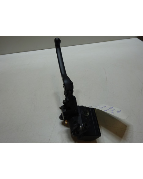 Yamaha XSR900, bromscylinder fram