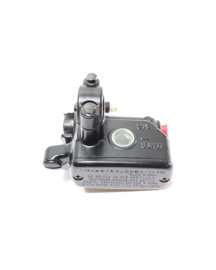 Honda CBR650F, bromscylinder fram