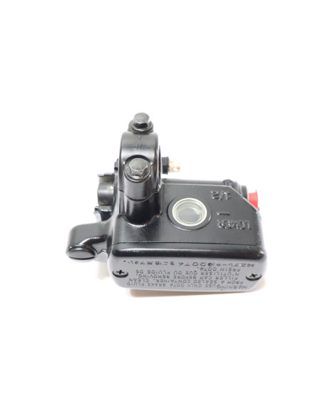 Honda CBR650F, bromscylinder fram