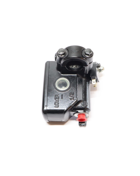 Honda CBR650F, bromscylinder fram