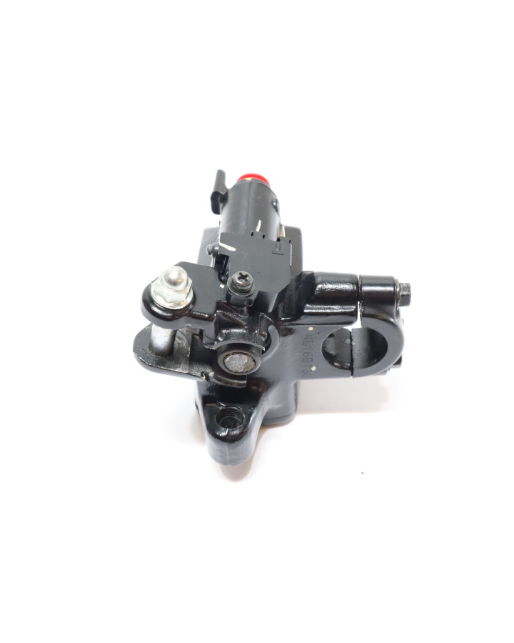 Honda CBR650F, bromscylinder fram