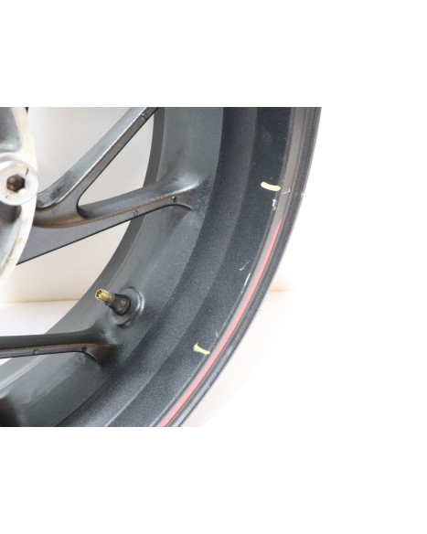 Honda CBR650F, bakfälg