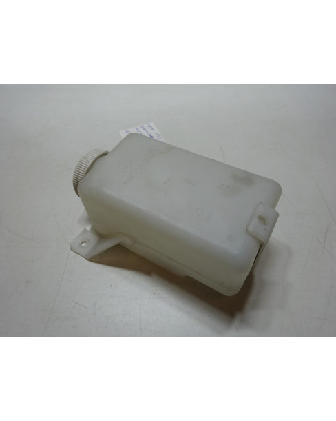 Ligier JS50, spolarvätskebehållare med pump 2