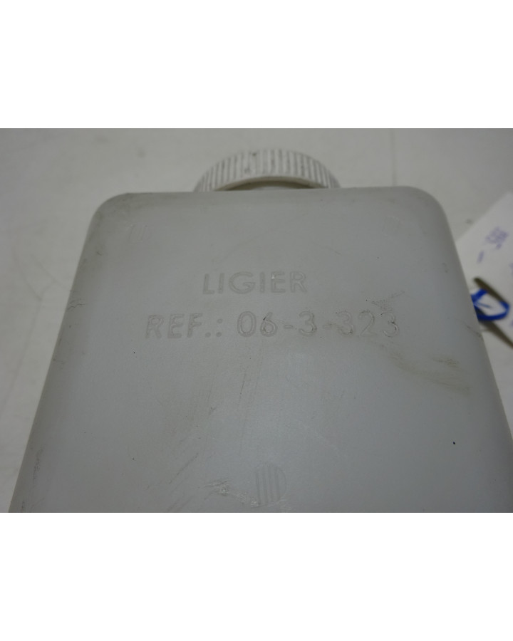 Ligier JS50, spolarvätskebehållare med pump