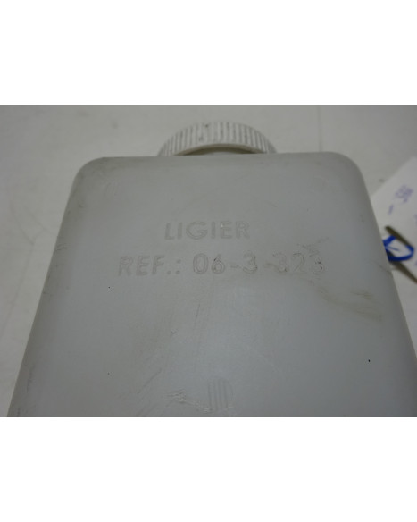 Ligier JS50, spolarvätskebehållare med pump