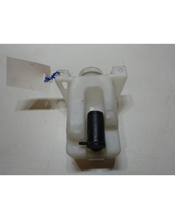 Ligier JS50, spolarvätskebehållare med pump