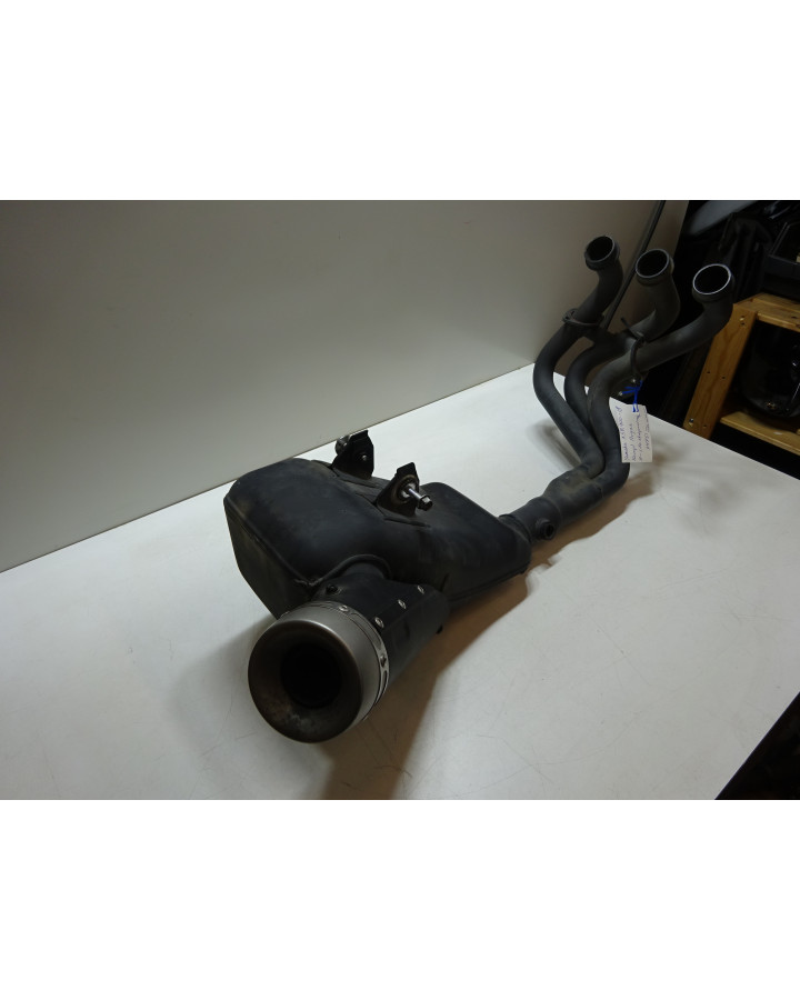 Yamaha XSR900, avgassystem