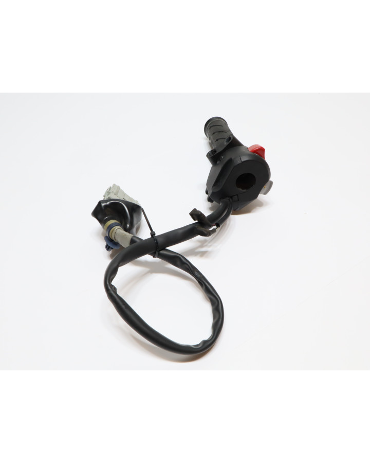 Honda CBR500R, omkopplare med gashandtag höger