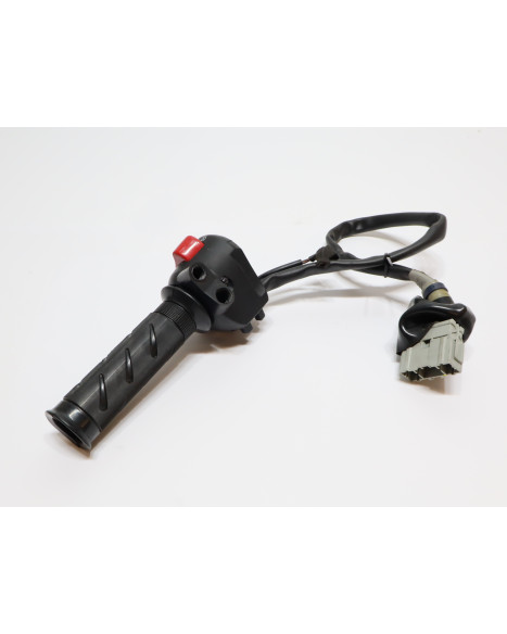 Honda CBR500R, omkopplare med gashandtag höger